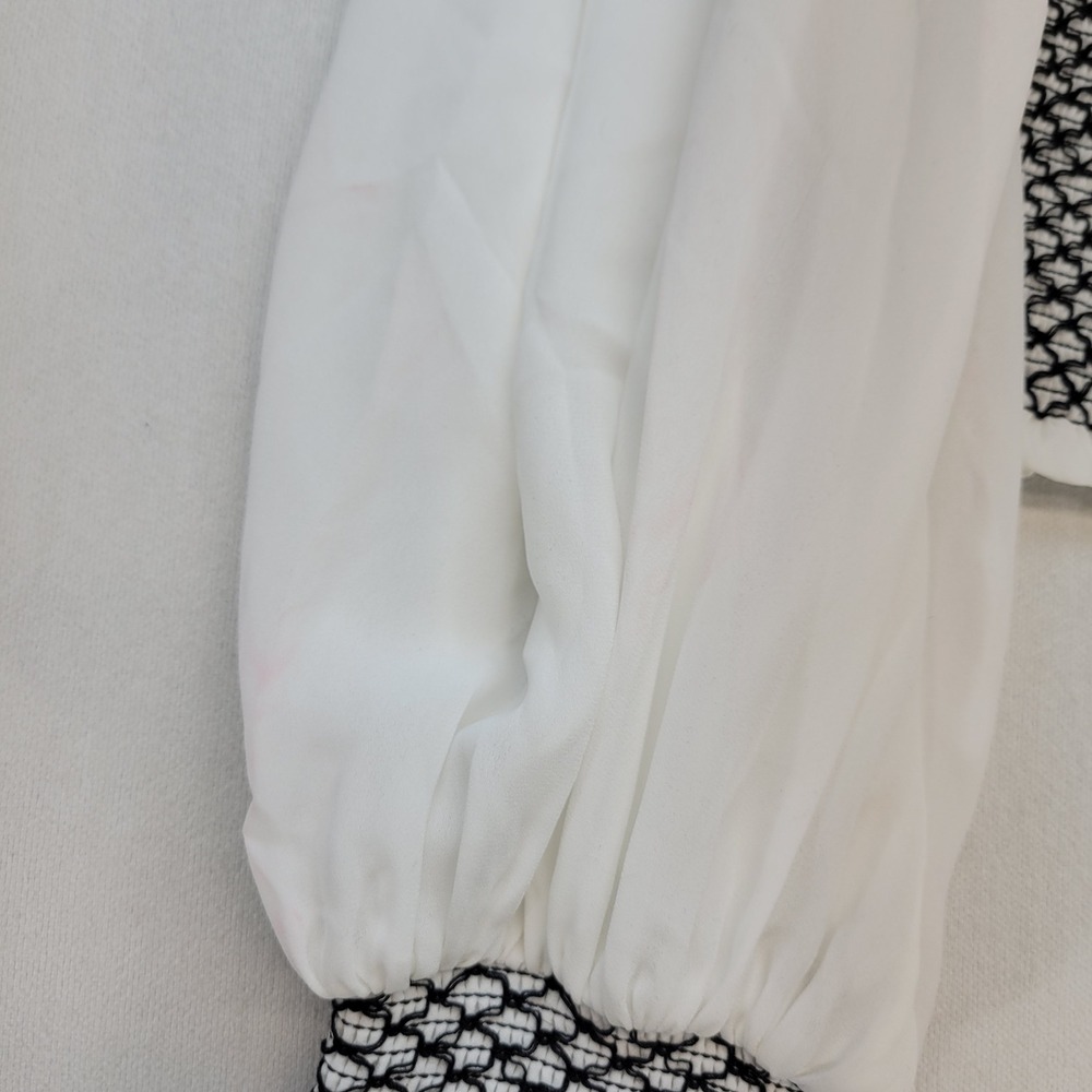 Alice + Olivia Blouse Womens XS White Black Smocked Bishop Sleeve Stitching - Picture 4 of 12